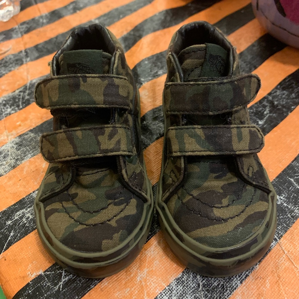 ARMY VANS